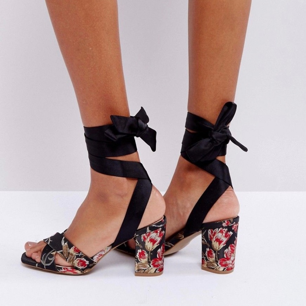 Floral Textil Coco Wren Sandal 🌹